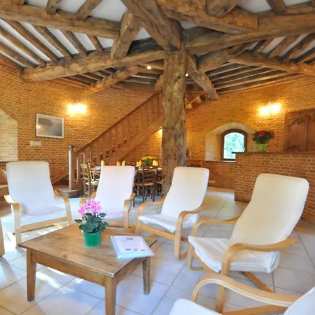 Quaint Holiday In With Large Garden *