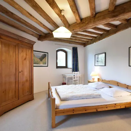 Vakantiehuis Quaint Holiday In With Large Garden *