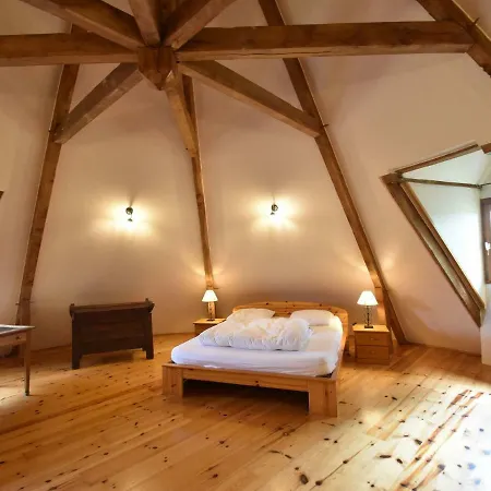 Vakantiehuis Quaint Holiday In With Large Garden Offranville