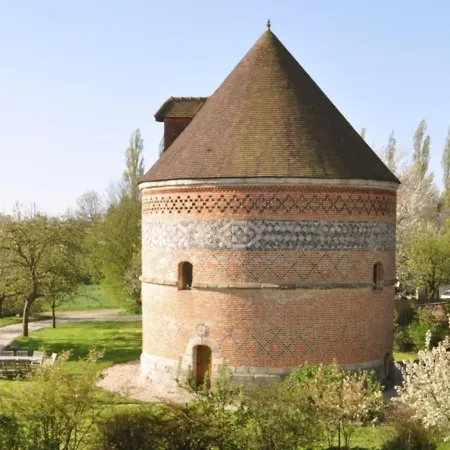Vakantiehuis Quaint Holiday In With Large Garden Offranville
